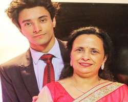 He posted a photograph of him with his mother in his Instagram posts on the occasion of Mother's Day.